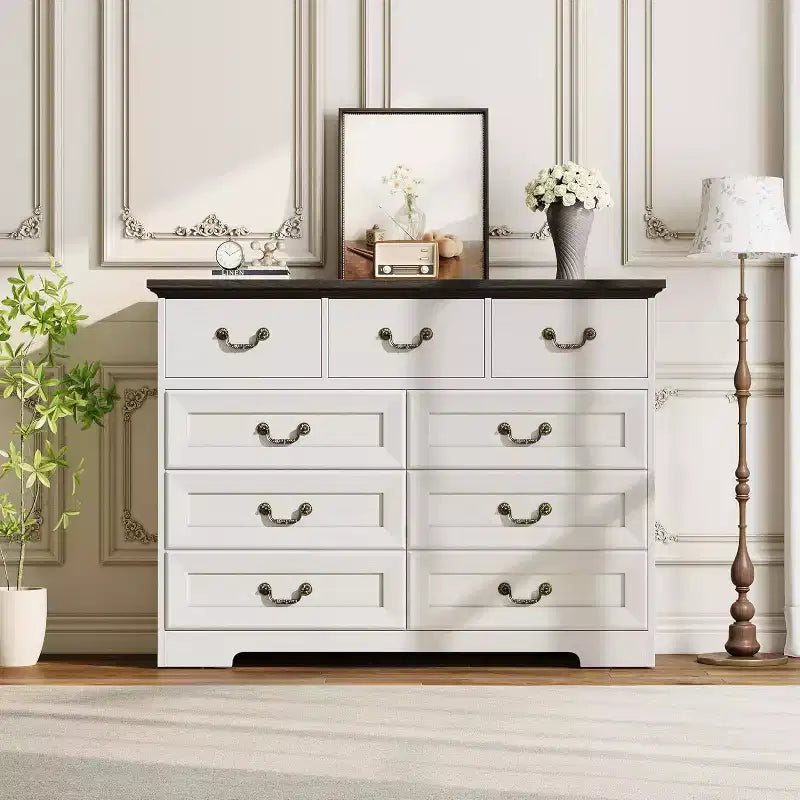 Commode de chambre à 9 tiroirs, commode vintage de 120 cm de large avec poignées métalliques et texture naturelle, commode en bois pour salon, couloir